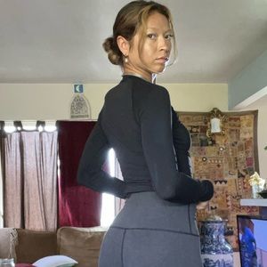 Jolyn Black Long-sleeve Rash guard